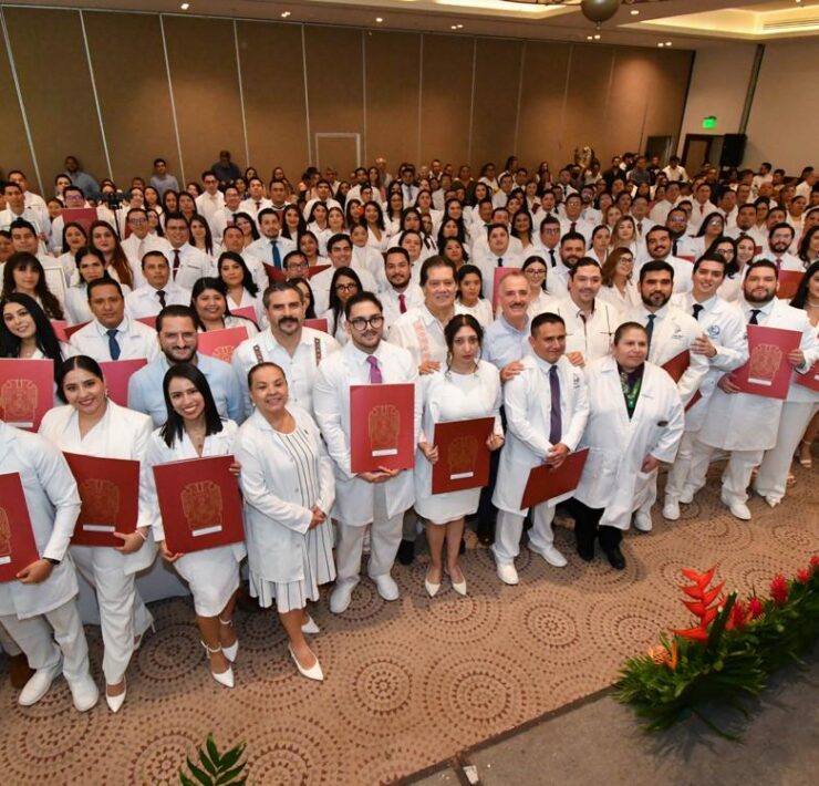 UJAT titula a 255 nuevos especialistas en salud en Tabasco