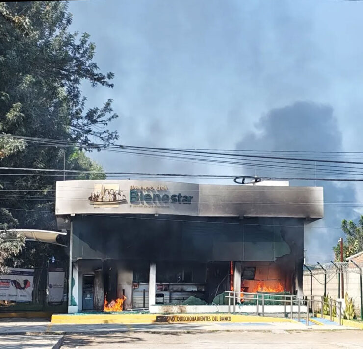 Violencia en Jalisco tras operativo deja daños en 20 sucursales del Banco del Bienestar