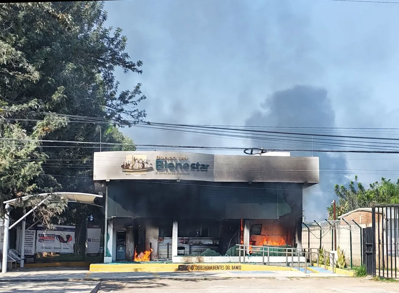 Violencia en Jalisco tras operativo deja daños en 20 sucursales del Banco del Bienestar