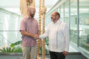 Darío Flota Ocampo, sostuvo una reunión de trabajo con el cónsul general y oficial principal de Estados Unidos en Mérida, Justen A. Thomas