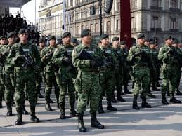 Elementos del Ejército Mexicano durante ceremonia oficial por el 19 de febrero, recordando su origen constitucionalista y su evolución como institución al servicio del país.