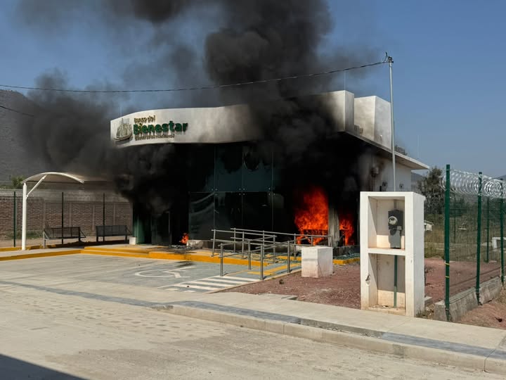 Bloqueos e incendios en varios estados