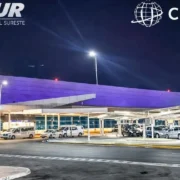 Aeropuerto Internacional de Mérida se ilumina de morado por el Día Internacional de la Mujer