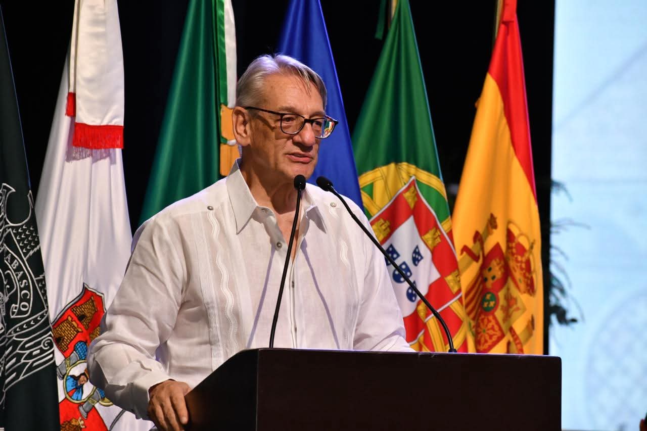 Ensayista y estudioso de la literatura universal Alberto Ruy Sánchez.