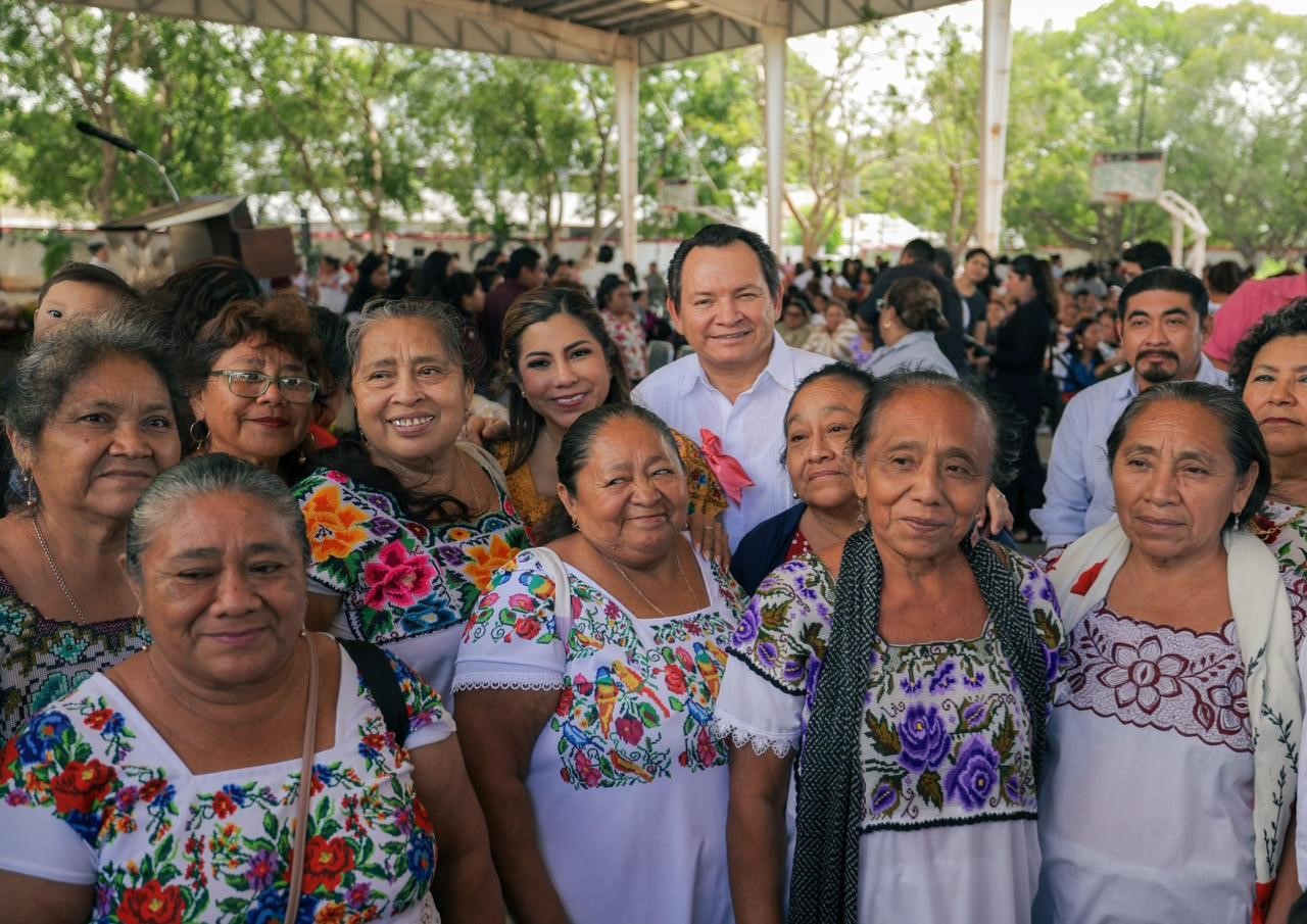 Apoyos históricos a más de 1,200 artesanas y artesanos transforman producción en Yucatán