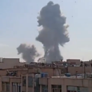 Continúan los bombardeos contra bases de EEUU