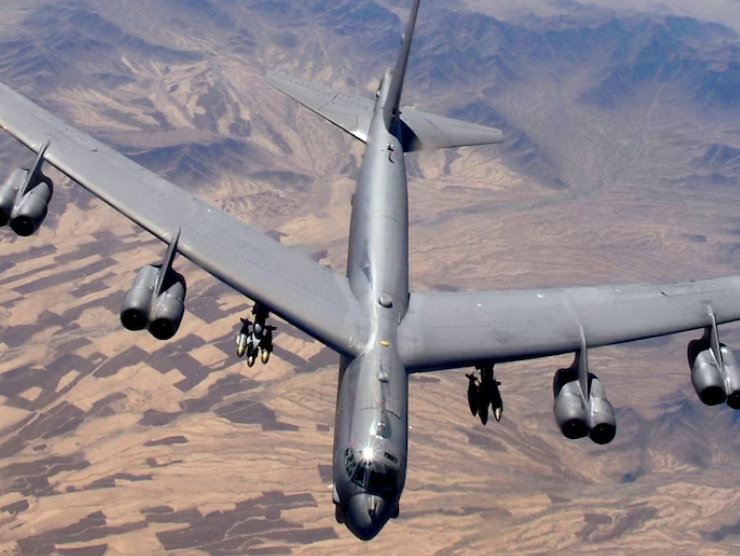 EEUU ya impactó 2.000 objetivos en Irán y envió un avión bombardero masivo