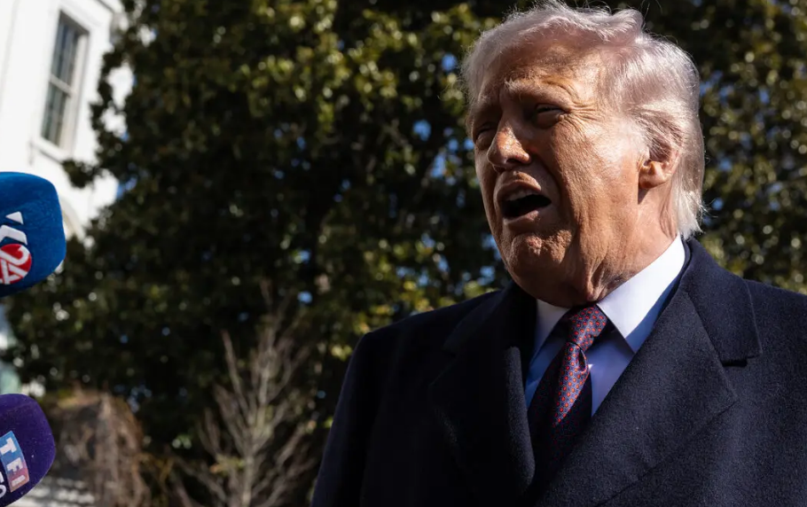 Trump apuesta su presidencia en la guerra por su creciente desaprobación