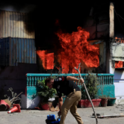 Intentan asaltar el consulado de EEUU en Pakistán y se reportan 50 heridos