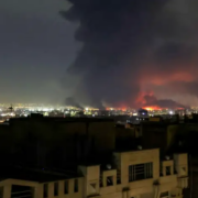 Incendio en aeropuerto de Teherán tras fuerte ataque de Irán
