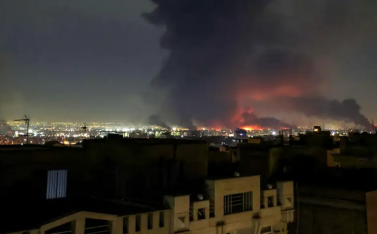 Incendio en aeropuerto de Teherán tras fuerte ataque de Irán
