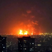 Israel ataca infraestructura petrolera de Irán con apoyo de EEUU