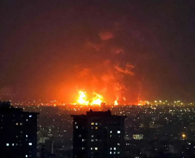 Israel ataca infraestructura petrolera de Irán con apoyo de EEUU