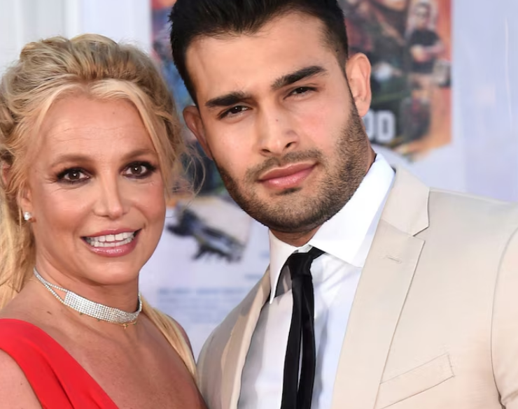 El ex esposo de Britney Spears sale a dar la cara y pide respeto