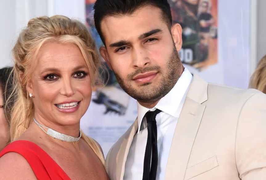 El ex esposo de Britney Spears sale a dar la cara y pide respeto