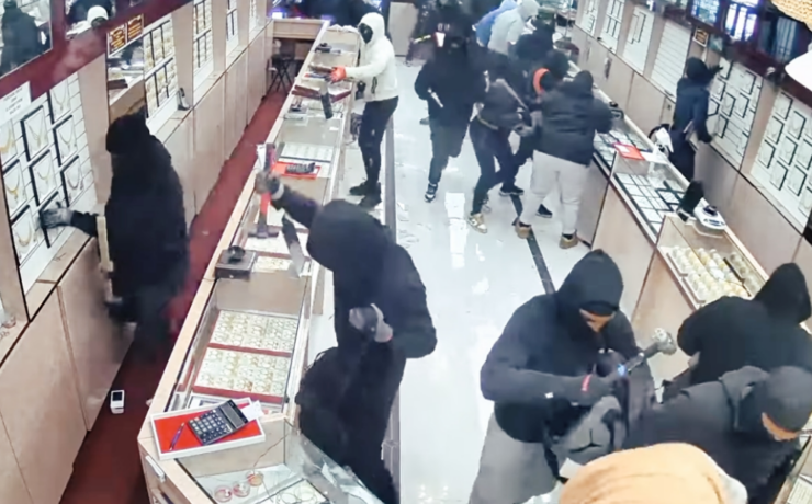 Banda roba 1.7 millones de dólares en joyas en tan solo 70 segundos