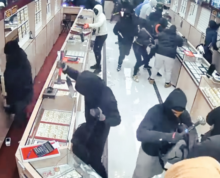 Banda roba 1.7 millones de dólares en joyas en tan solo 70 segundos