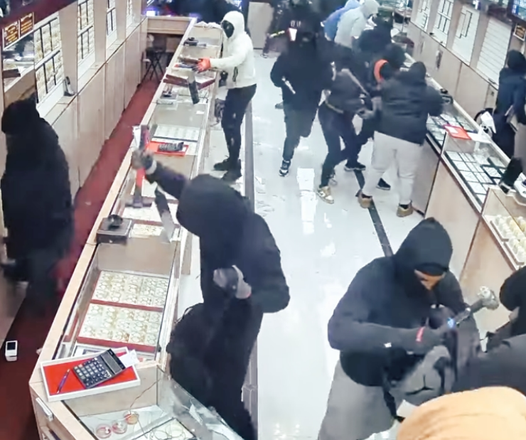 Banda roba 1.7 millones de dólares en joyas en tan solo 70 segundos