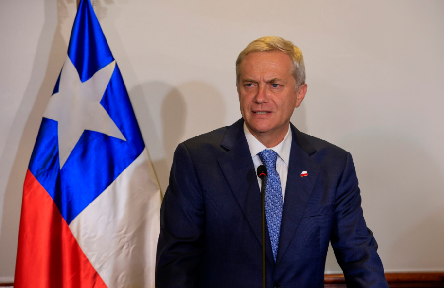 Chile inaugura obras de barrera fronteriza en el norte