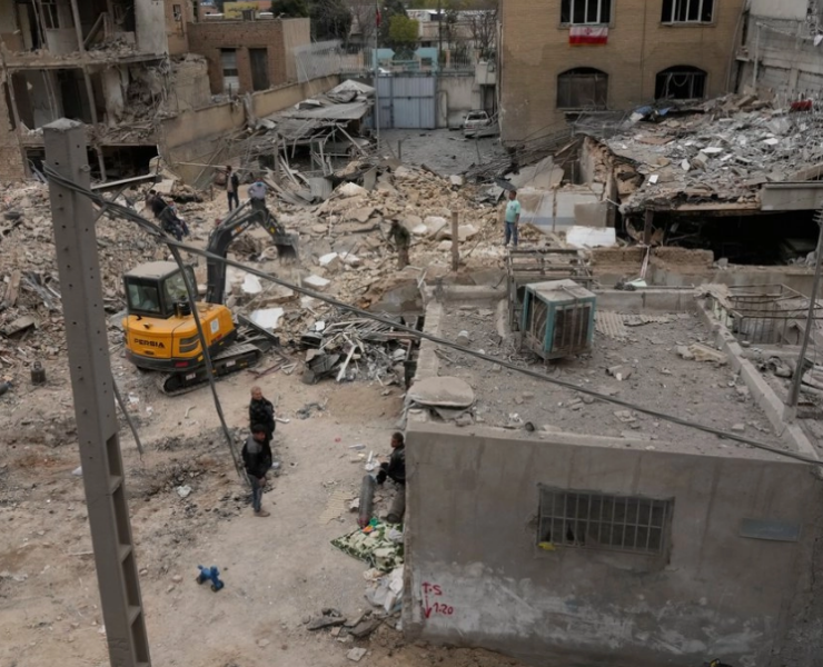 Irán ataca centros de mando de Israel con misiles de largo alcance