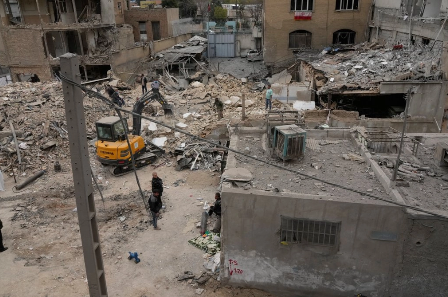 Irán ataca centros de mando de Israel con misiles de largo alcance