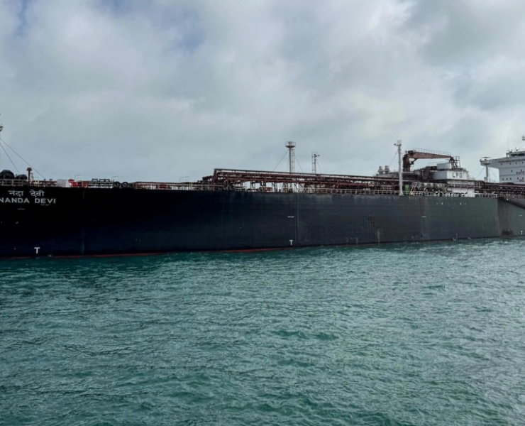 Petroleros cruzan el estrecho de Ormuz según asesor de la Casa Blanca