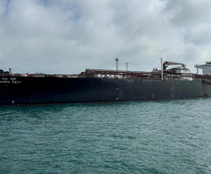 Petroleros cruzan el estrecho de Ormuz según asesor de la Casa Blanca