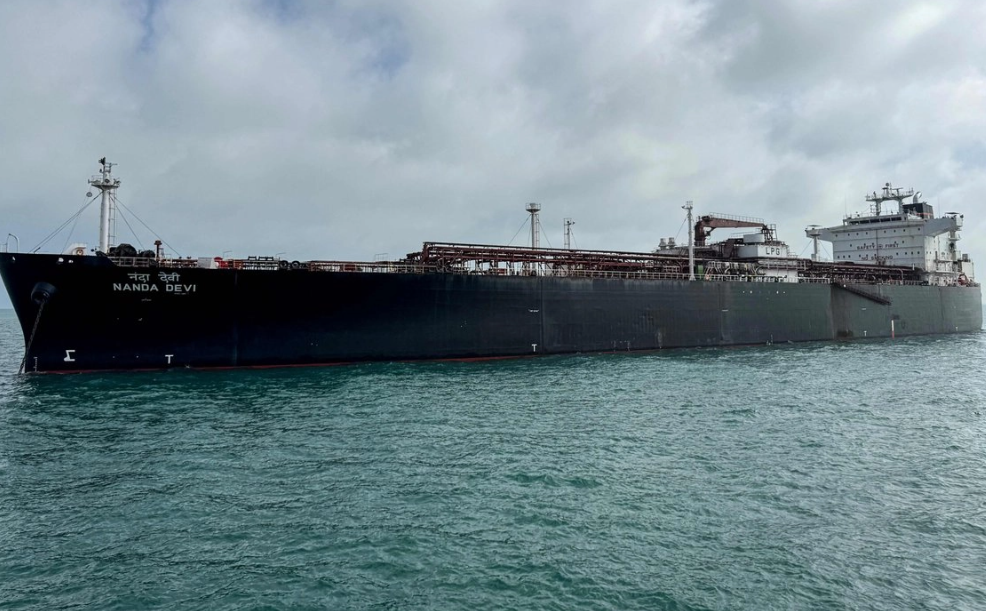 Petroleros cruzan el estrecho de Ormuz según asesor de la Casa Blanca