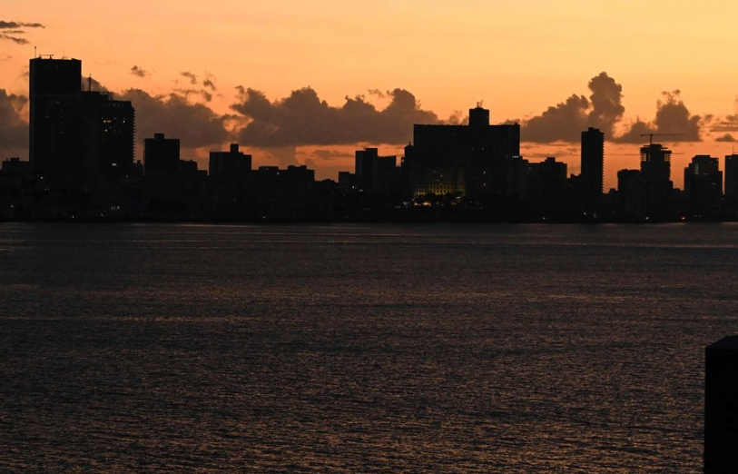 Cuba restablece red eléctrica pero de forma parcial