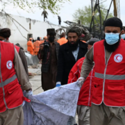 Un ataque aéreo pakistaní dejó decenas de muertos en Kabul