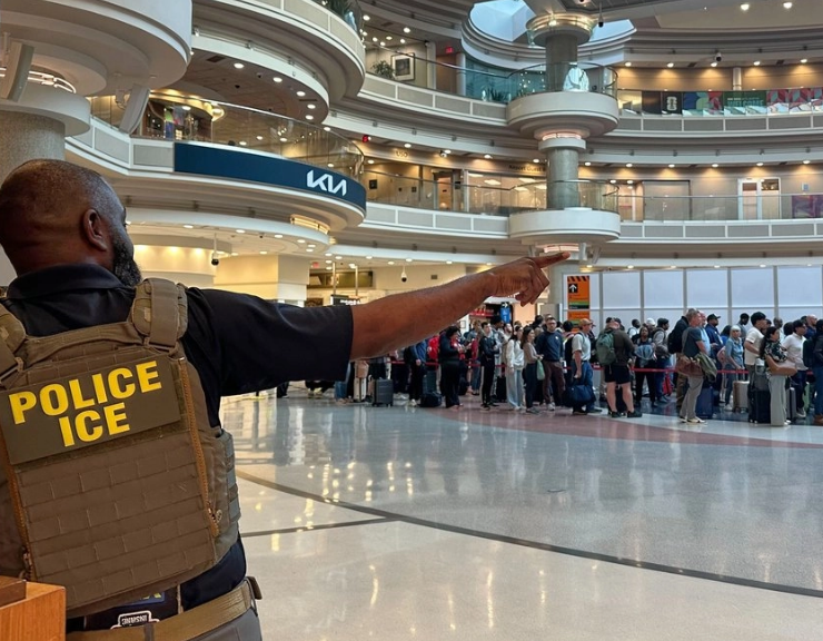 ICE fue desplegado en más de una docena de aeropuertos a lo largo de todo EEUU
