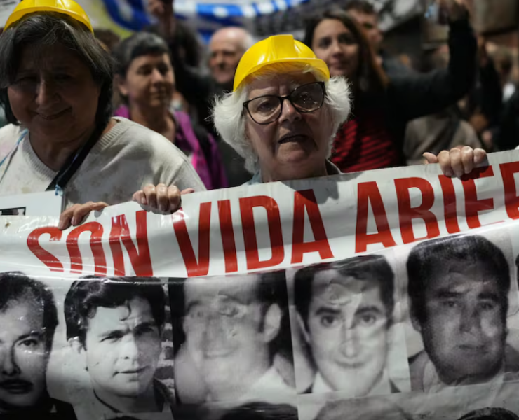 Argentina sale a marchar a 50 años del comienzo de la dictadura