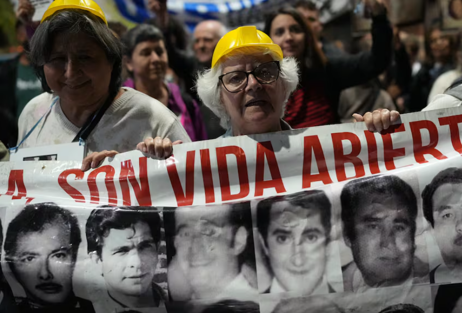 Argentina sale a marchar a 50 años del comienzo de la dictadura