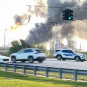 Refinería de Texas explota provocando grandes incendios