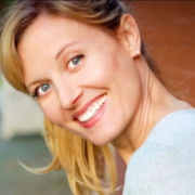 Fallece Carrie Anne Fleming, actriz de ‘Supernatural’ y ‘Smallville’