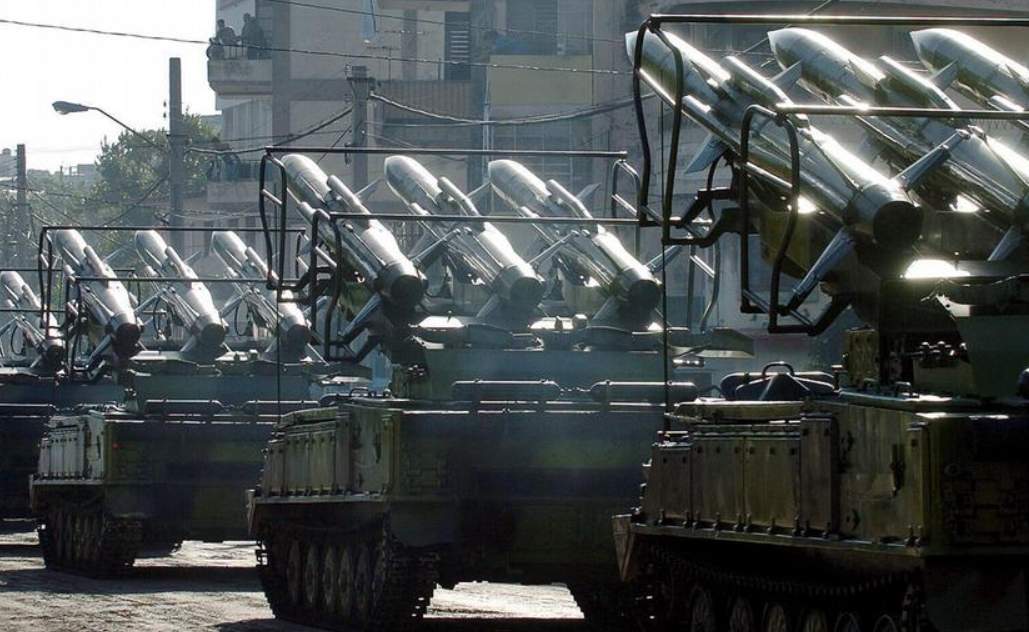 Capacidades militares y debilidades estructurales