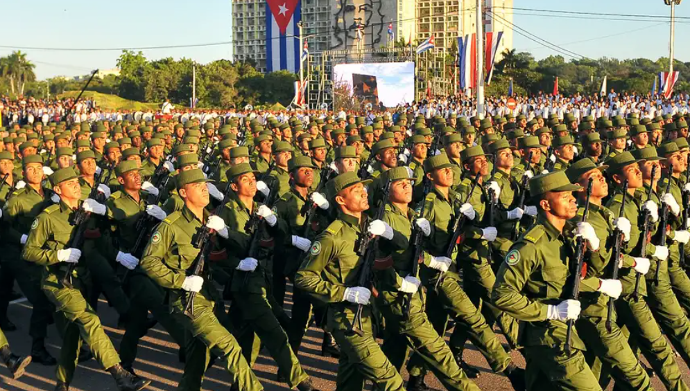 ¿Cuba puede resistir asalto de EEUU? El mundo observa distante