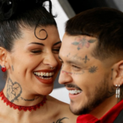 Sacerdote exhibe foto de Cazzu y Nodal