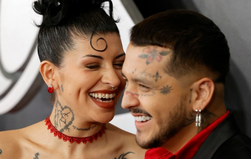 Sacerdote exhibe foto de Cazzu y Nodal