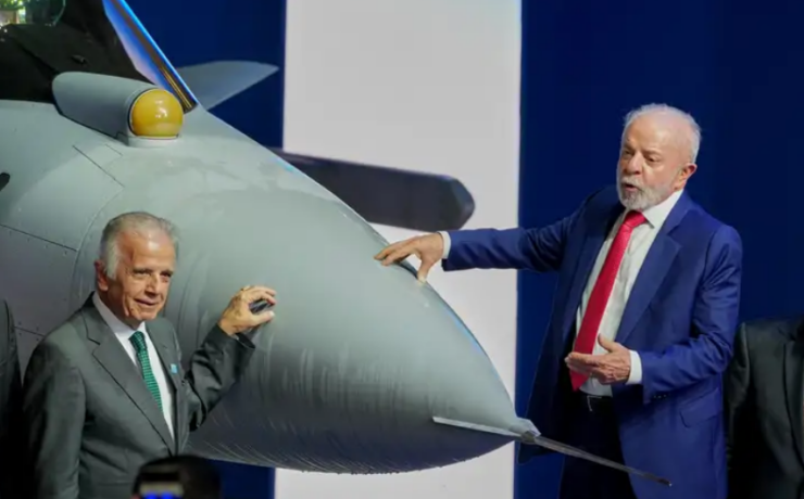 Brasil presenta su primer caza supersónico construido localmente