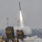 Yemen se une a la guerra, rebeldes disparan misil por primera vez