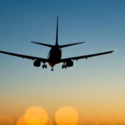 España cierra su espacio aéreo solo a aviones de Estados Unidos