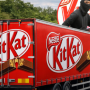 Roban 12 toneladas de barras KitKat: Impactante asalto europeo