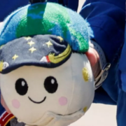 La NASA dio a conocer a la mascota oficial de la misión Artemis II.