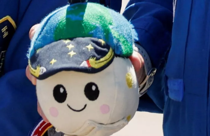La NASA dio a conocer a la mascota oficial de la misión Artemis II.