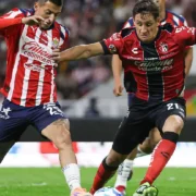 Duelo entre rojiblancos y rojinegros la rivalidad más antigua del fútbol mexicano