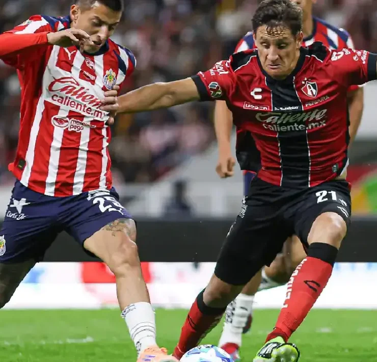 Duelo entre rojiblancos y rojinegros la rivalidad más antigua del fútbol mexicano