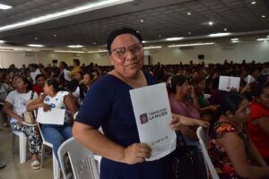 Más de mil mujeres participaron en el evento donde Javier May Rodríguez entregó apoyos a emprendedoras en el Centro Recreativo del puerto de Frontera, en Centla.
