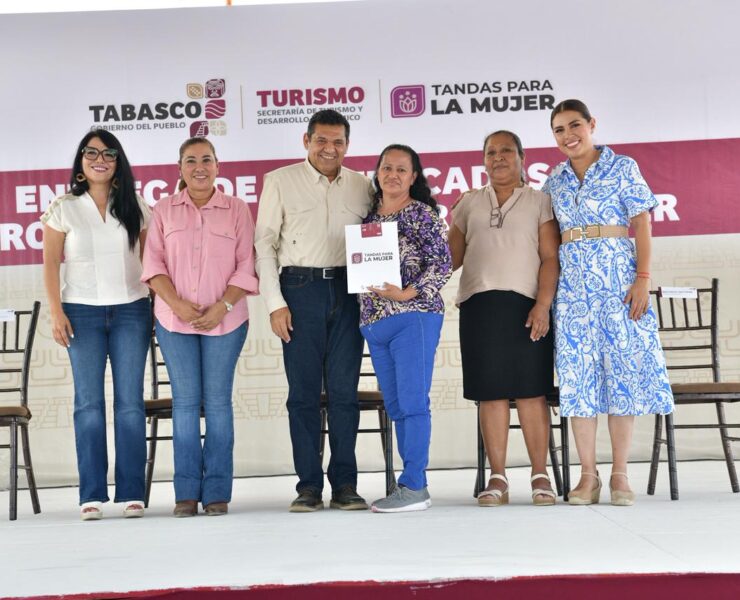 Entrega Javier May certificados del programa Tandas para la Mujer