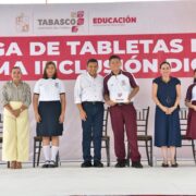 Entrega Javier May más de 7 mil tabletas a estudiantes de secundaria en Cárdenas y Cunduacán